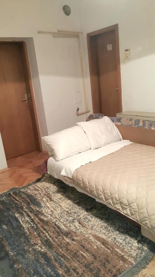 Digital Nomad Comfy Apartment,Foot Mountain Vodno And Millennium Cross,19 Min By Walk To Cener,Free Parking Skopje Exterior foto